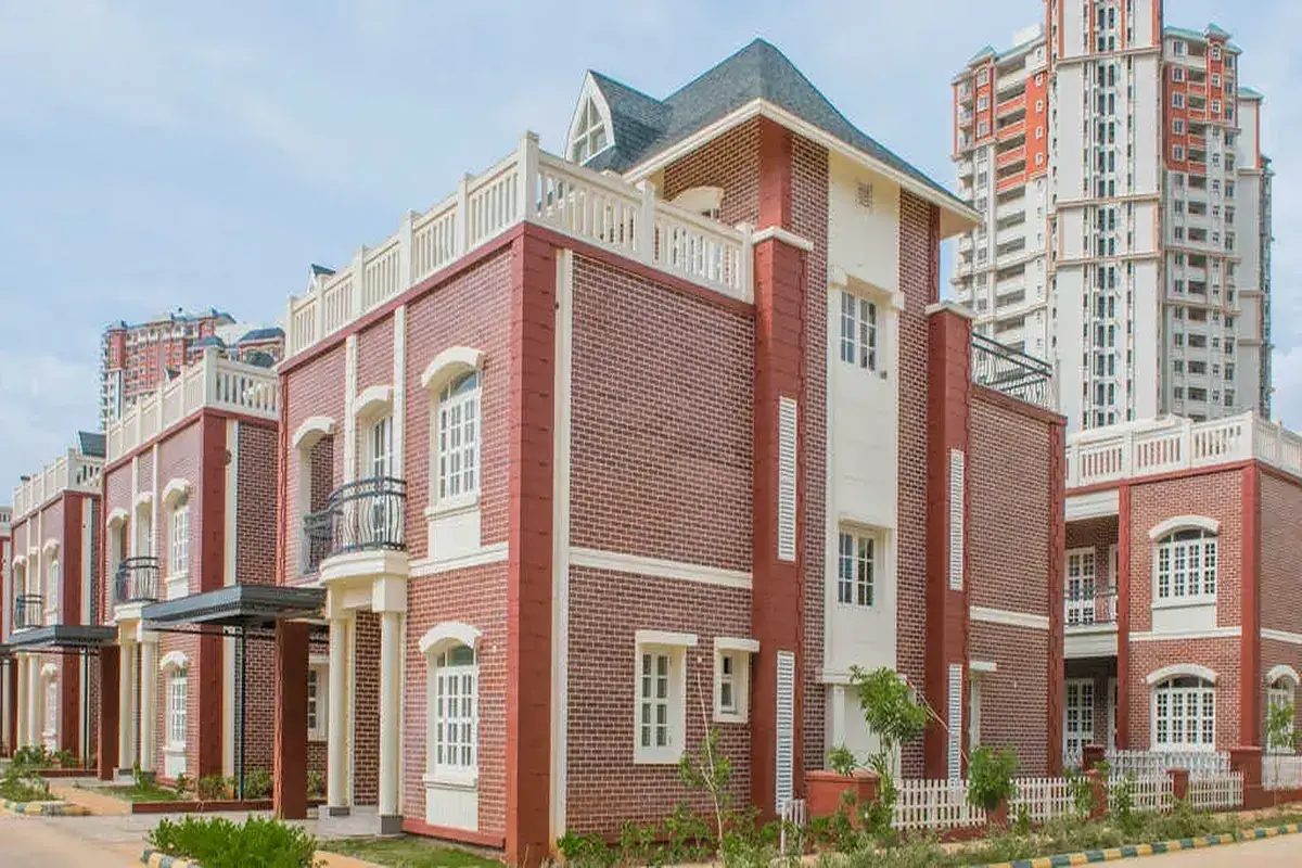 Prestige Lakeside Habitat landscaped residential area